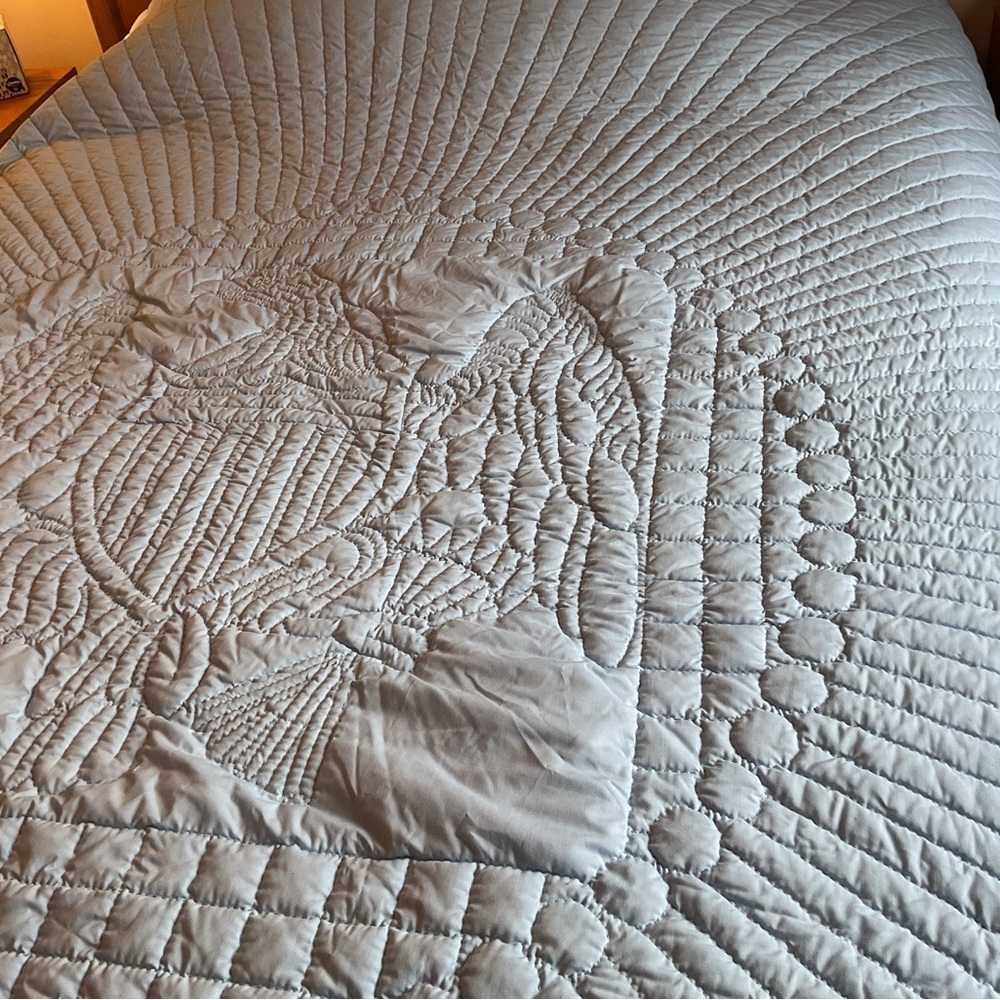 Handmade 2 color reversible quilt never used. - Picture 3 of 6